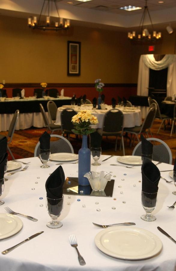 Holiday Inn Hotel & Suites Owatonna Esterno foto